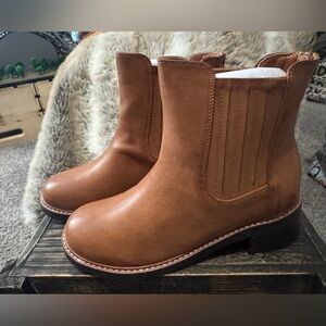 NIB-YellowBox Clyde Chelsea Boot Tan 7